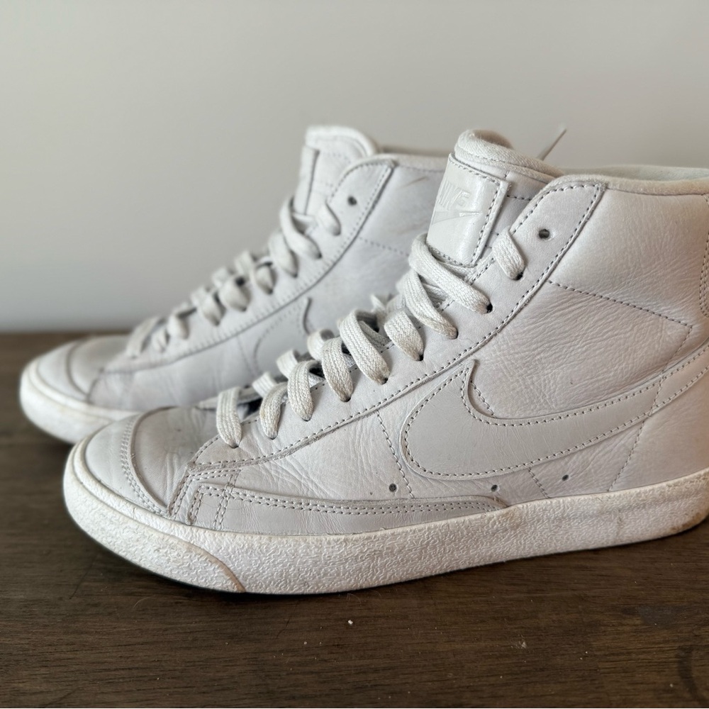 Nike Classic White/Grey Leather High-Tops